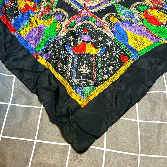 Vintage ornate scarf / throw / whatever else they call these (lmk if you know)! - Picture 3 of 3